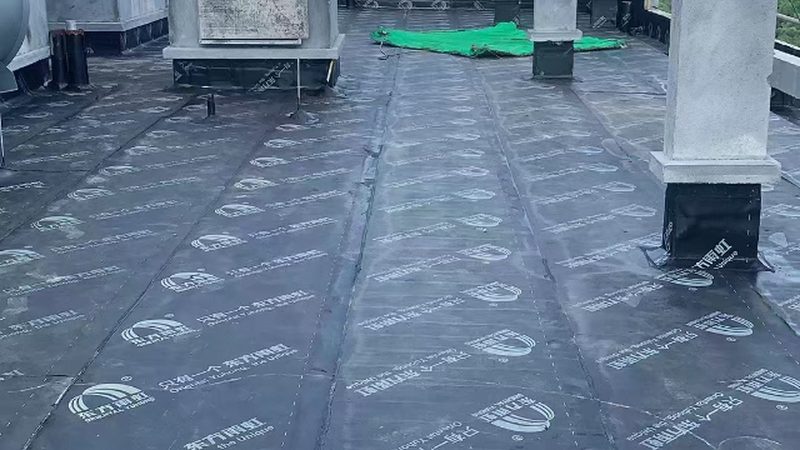 以下是一些常见别墅屋面防水材料的报价参考：